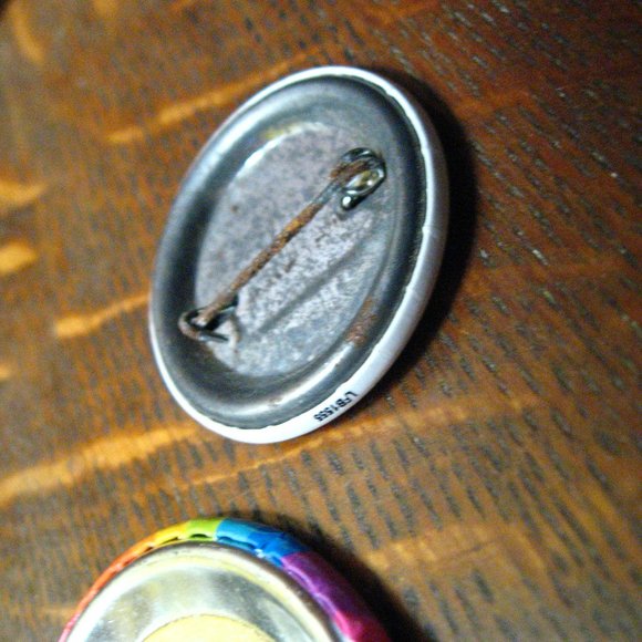 🌈 Groovy Peace Sign Vintage Lapel Pins Set (2) - Picture 5 of 5